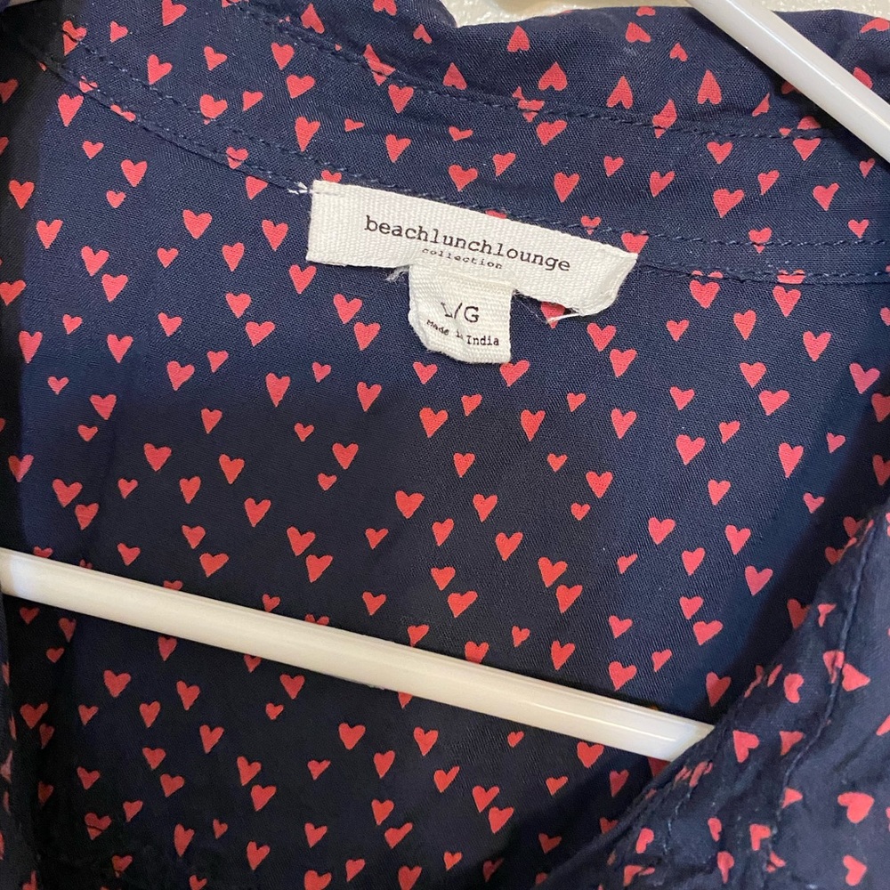 Beachlunchlounge Navy button down w/ hearts, large - Picture 3 of 7